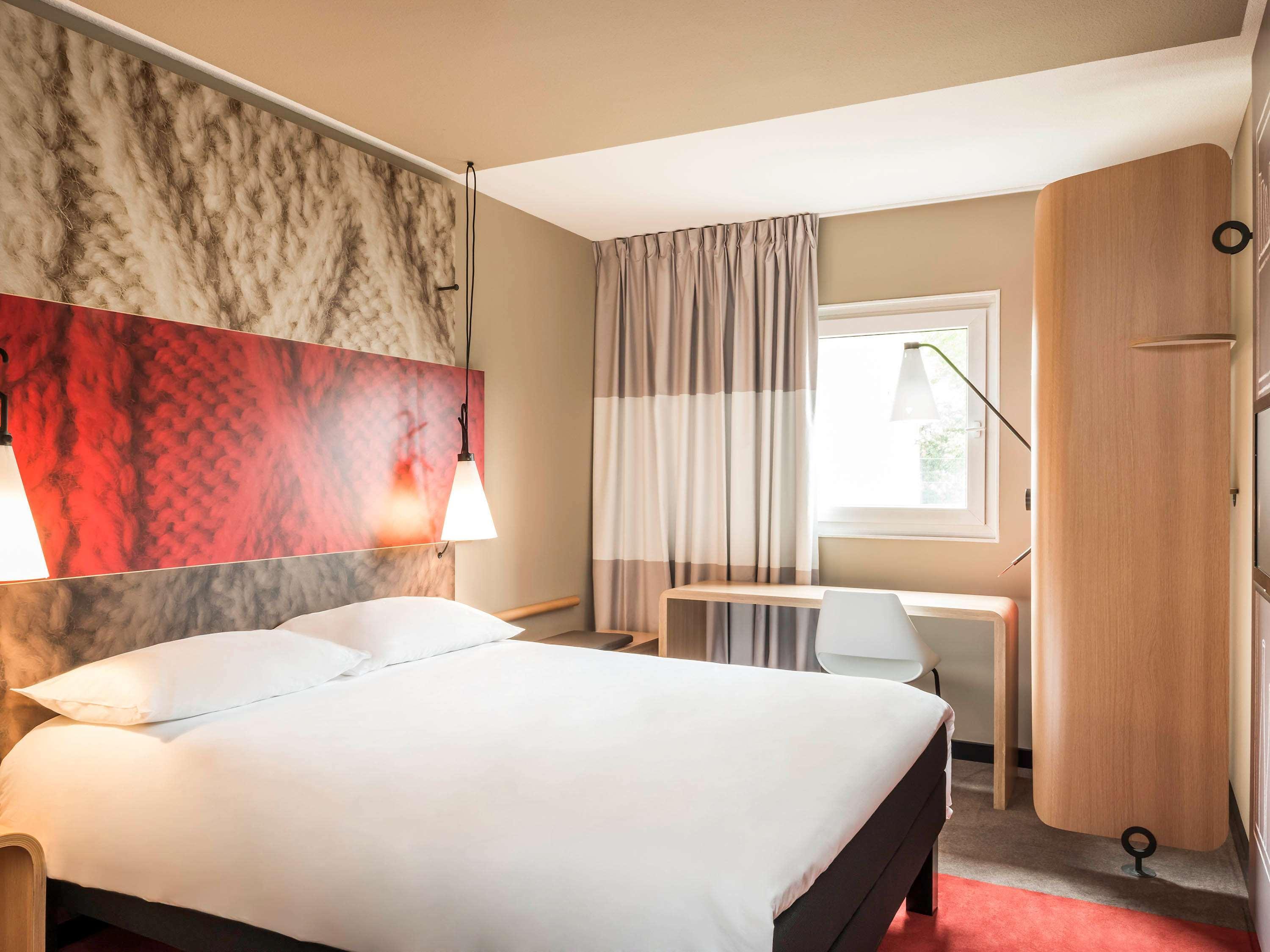 Hotel ibis Saint Quentin en Yvelines - Vélodrome Montigny-le-Bretonneux Exterior foto