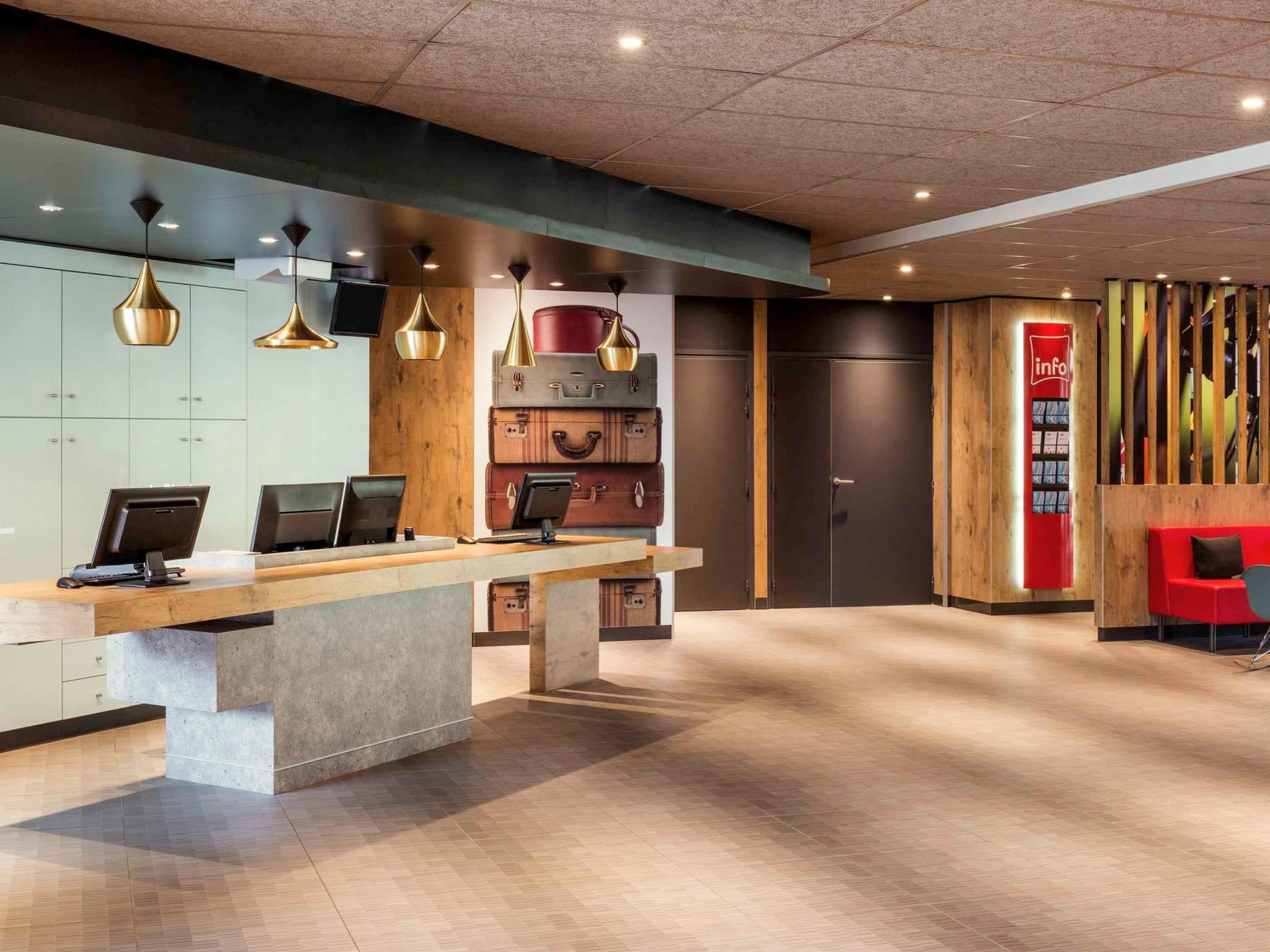 Hotel ibis Saint Quentin en Yvelines - Vélodrome Montigny-le-Bretonneux Exterior foto