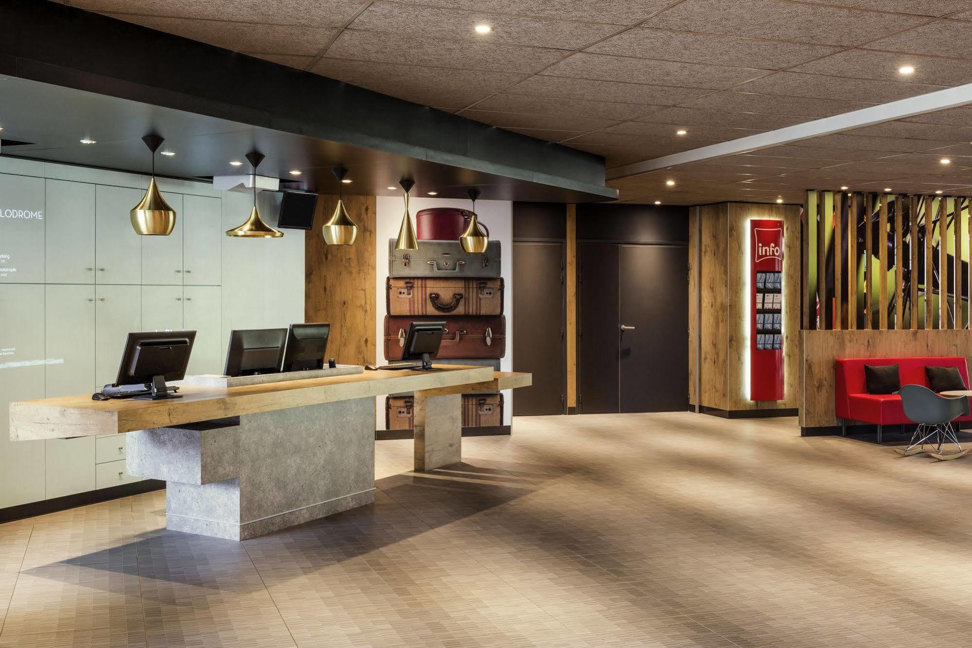 Hotel ibis Saint Quentin en Yvelines - Vélodrome Montigny-le-Bretonneux Exterior foto