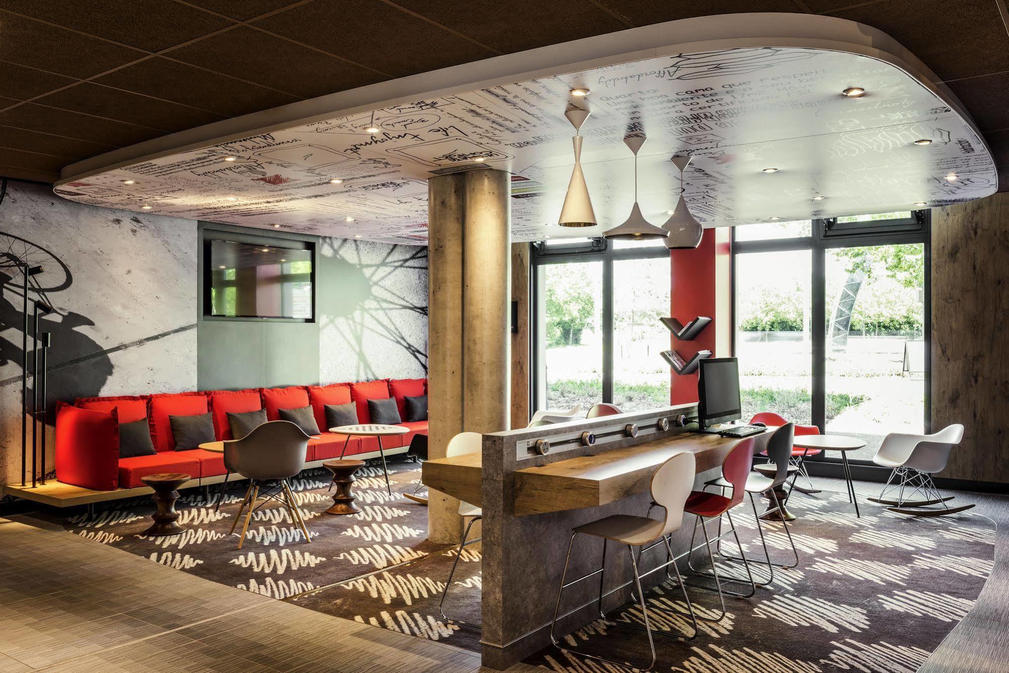 Hotel ibis Saint Quentin en Yvelines - Vélodrome Montigny-le-Bretonneux Exterior foto
