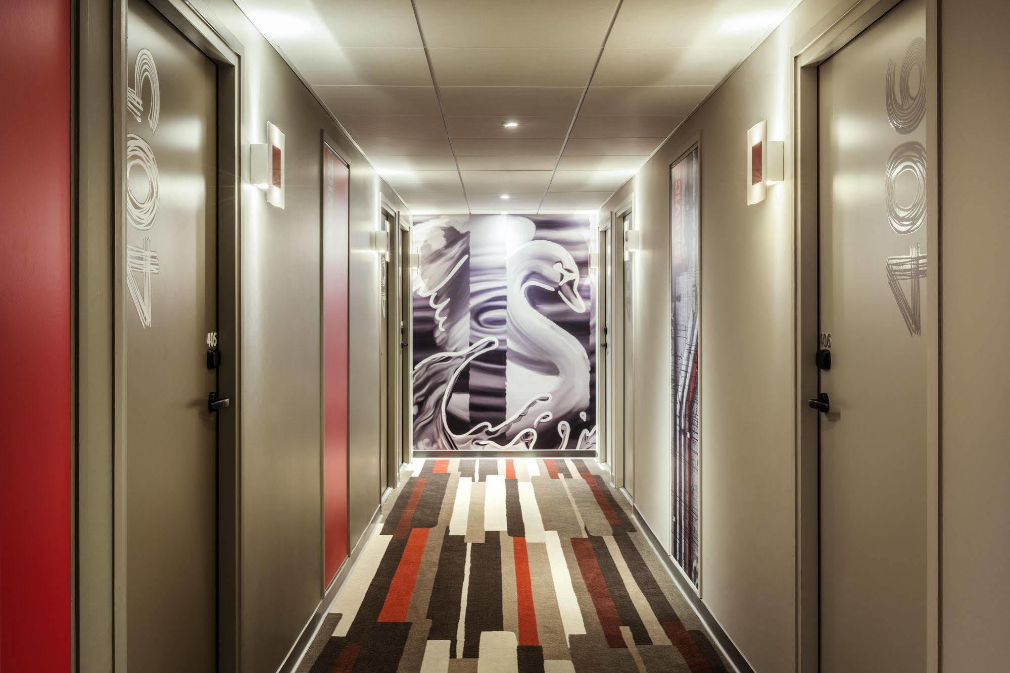 Hotel ibis Saint Quentin en Yvelines - Vélodrome Montigny-le-Bretonneux Exterior foto
